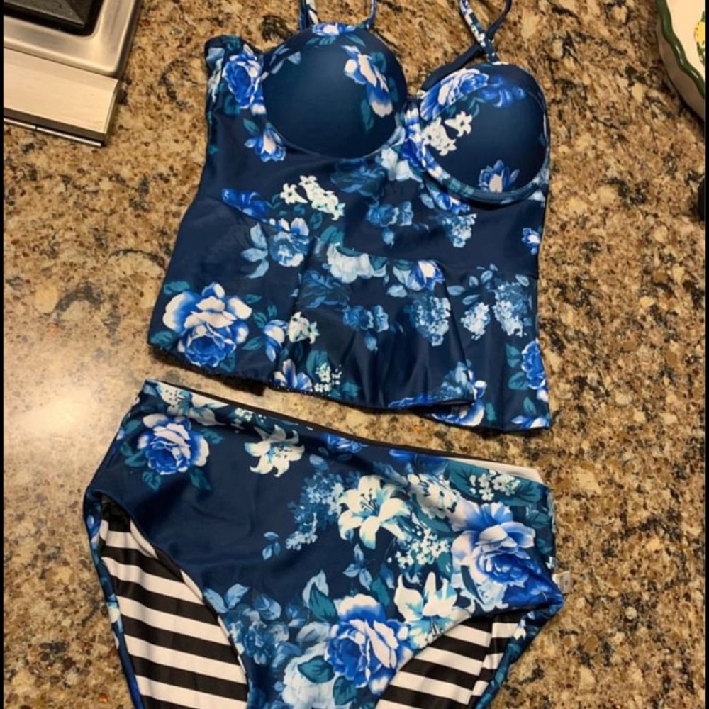 SOLD Women’s small Bathing Suit